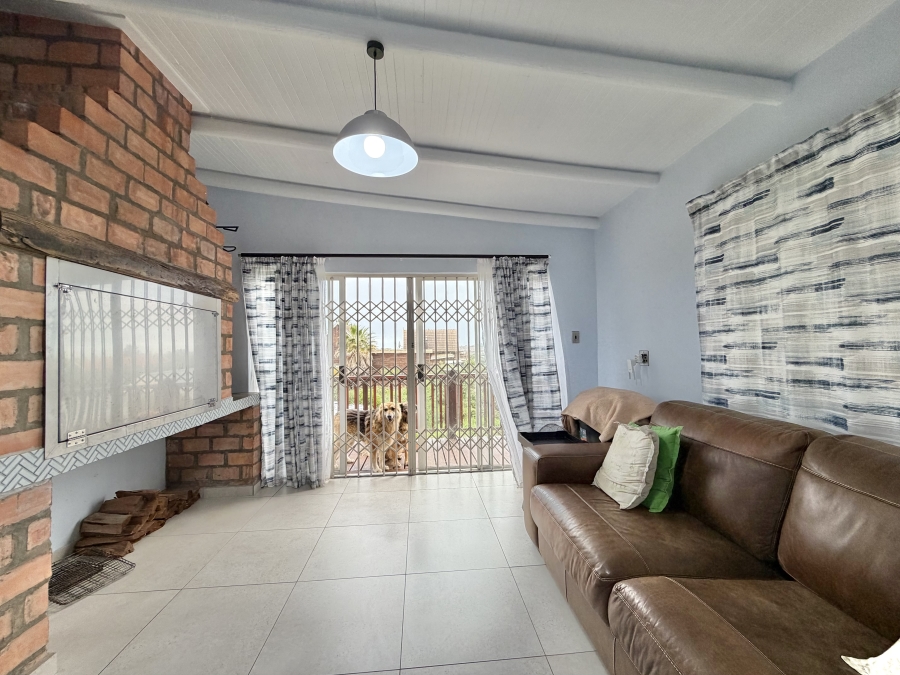 4 Bedroom Property for Sale in Wavecrest Eastern Cape
